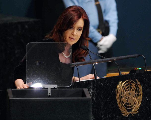 Cristina Fernández le contestó al FMI: Mi país no es un equipo de fútbol y no será sometido a amenazas