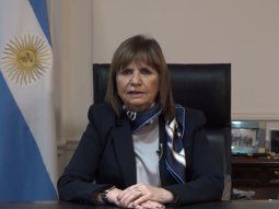 se olvido de la bonaerense: bullrich felicito a la policia de peru por detener a pequeno j