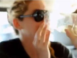 Famosa cantante se animó a tomar su propia orina en un reality