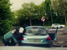 La brutal lección que le dio un luchador de MMA a dos hombres La brutal lección que le dio un luchador de MMA a dos hombres