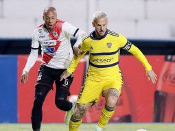 fuerte enojo de los hinchas de boca con benedetto tras errar el penal en bolivia fuerte enojo de los hinchas de boca con benedetto tras errar el penal en bolivia