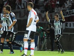 river cayo ante estudiantes de buenos aires en su debut river cayo ante estudiantes de buenos aires en su debut