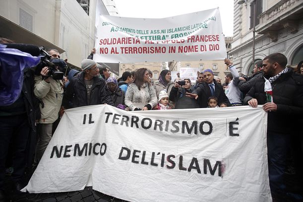 Miles de personas se manifestaron en silencio por la paz en Francia