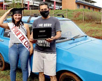 Hubo un apagón en su pueblo y se recibió dando final al costado de la ruta