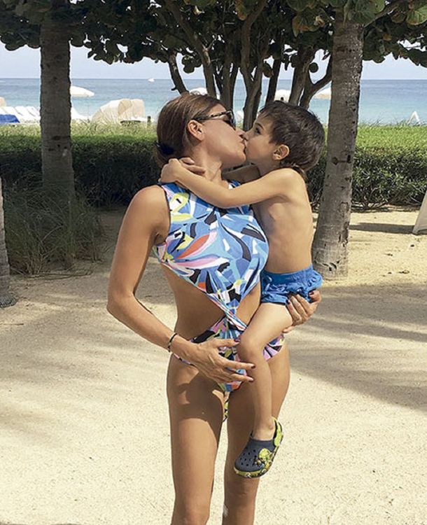 Zulemita Menem le dio un beso en la boca a su hijo