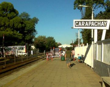 Tiraron a una gendarme de un tren y murió