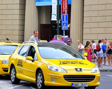 La avivada de un taxista con una turista