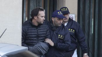 El fallo que rechazó extraditar a los Estados Unidos a los empresarios Hugo y Mariano Jinkis y al ex secretario general de la Conmebol, Eduardo Deluca, quedó firme este miércoles El fallo que rechazó extraditar a los Estados Unidos a los empresarios Hugo y Mariano Jinkis y al ex secretario general de la Conmebol, Eduardo Deluca, quedó firme este miércoles