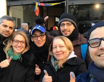 Masiva participación de venezolanos que viven en Argentina contra Maduro