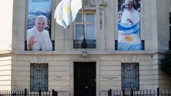 francisco bendijo una imagen de la virgen de lujan en la embajada argentina francisco bendijo una imagen de la virgen de lujan en la embajada argentina
