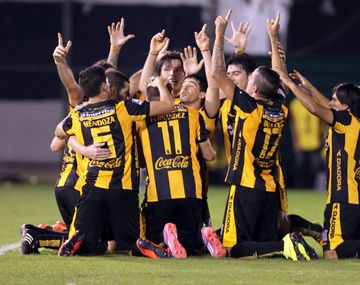 Llegó Guaraní de Paraguay: el rival de River ya está en Buenos Aires