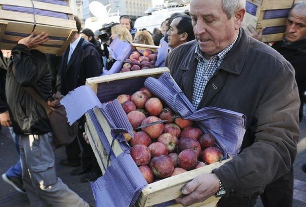 Frutazo en Plaza de Mayo