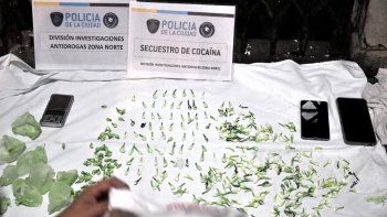 La fuerza de seguridad porteña desarticuló dos centros de venta de drogas tras allanamientos en Constitución y Nueva Pompeya. La fuerza de seguridad porteña desarticuló dos centros de venta de drogas tras allanamientos en Constitución y Nueva Pompeya.