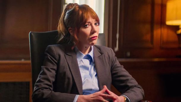 Este film narra la historia de una periodista ficticia. Este film narra la historia de una periodista ficticia.