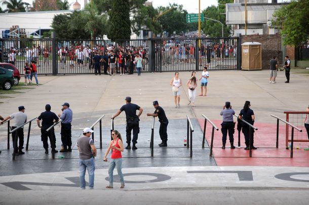 Colón-Rafaela, suspendido en medio de un escándalo