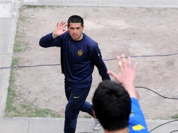 riquelme saludando