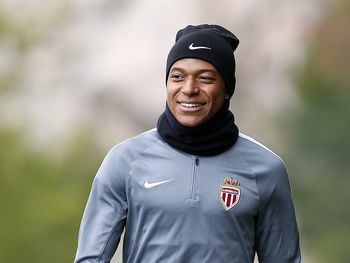 El delantero de 18 años es la sensación del fútbol europeo