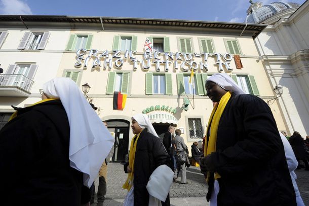 Cómo será recibido Benedicto XVI tras abandonar el Vaticano