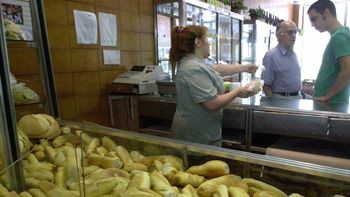 los panaderos quieren un aumento salarial del 30% los panaderos quieren un aumento salarial del 30%