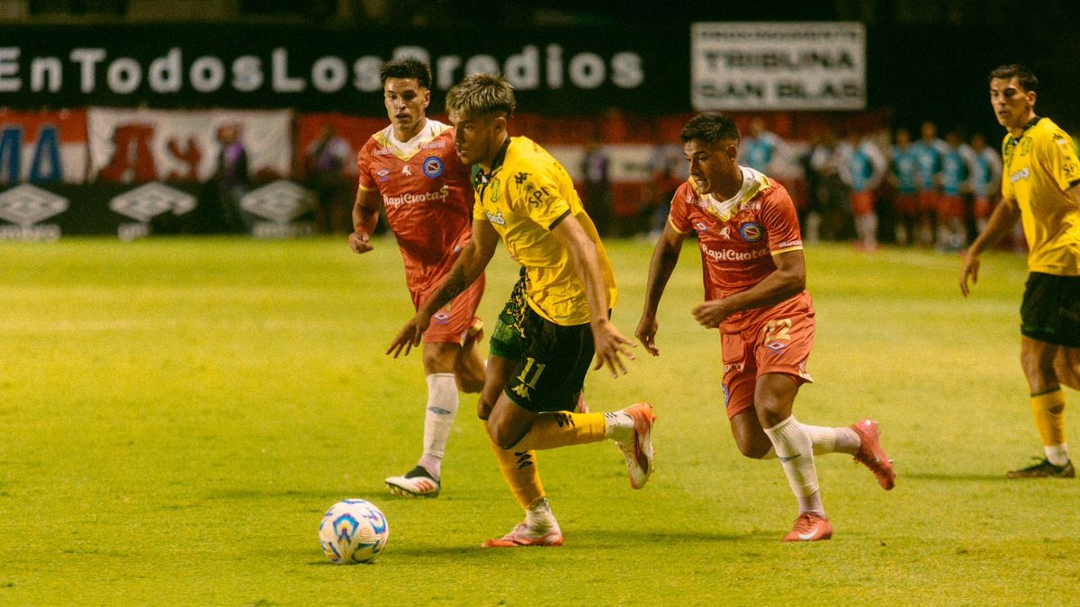 High-Quality Aldosivi - Argentinos Jrs 0:2 View Illustration High-Quality Aldosivi - Argentinos Jrs 0:2 View Illustration