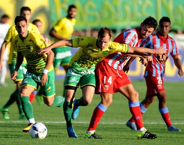 Arsenal derrotó a Defensa y se acercó a la punta