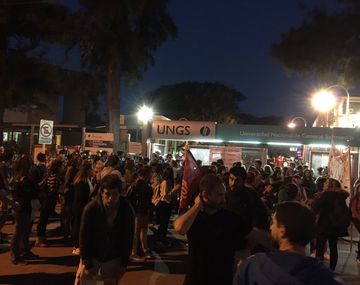 Marcha en la UNGS por el abuso sexual a Laura Lescano