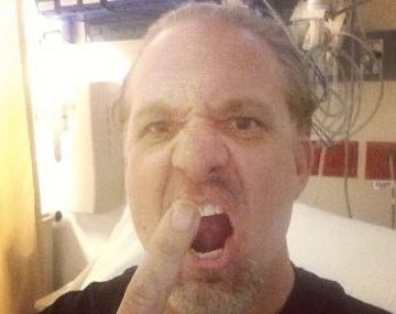 El ex de famosa actriz perdió un dedo y mostró su foto