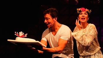 la emotiva sorpresa que le hicieron a nico vazquez por su cumpleanos en el escenario la emotiva sorpresa que le hicieron a nico vazquez por su cumpleanos en el escenario