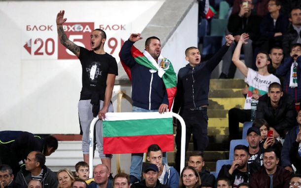 Insultos y gritos de mono: escándalo de racismo durante el partido entre Bulgaria e Inglaterra