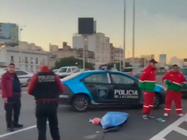 Un delincuente murió atropellado en la Autopista 9 de Julio Sur