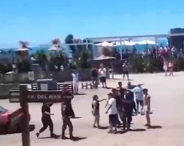 Batalla campal en Pinamar: pelea de recolectores de aceite a metros de la playa dejó a trabajador en terapia