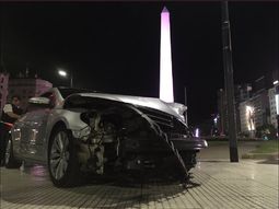 El Passat gris terminó sobre la plazoleta del Obelisco El Passat gris terminó sobre la plazoleta del Obelisco