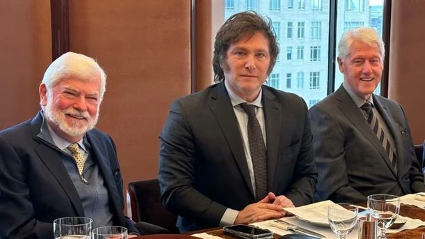 Javier Milei almorzó con el ex presidente Bill Clinton en Nueva York