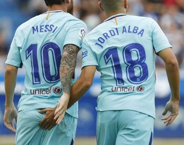 La palmada en la cola de Jordi Alba a Messi