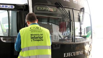 frenaron en retiro la salida de un micro frenaron en retiro la salida de un micro