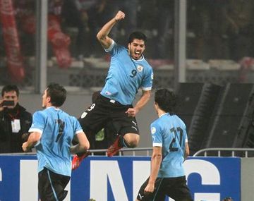 Uruguay consiguió un triunfo clave ante Perú en Lima