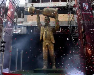 Recrearon la estatua de Marcelo Gallardo en una milanesa y es furor