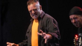 macho criollo: ricardo iorio choco con su auto y subio al escenario quebrado macho criollo: ricardo iorio choco con su auto y subio al escenario quebrado