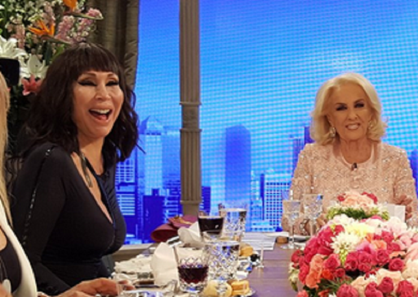 Moria Casán, picante con Mirtha Legrand. Moria Casán, picante con Mirtha Legrand.