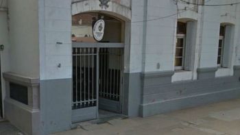 horror: una joven dio a luz en su casa y ahogo a su bebe en un inodoro horror: una joven dio a luz en su casa y ahogo a su bebe en un inodoro