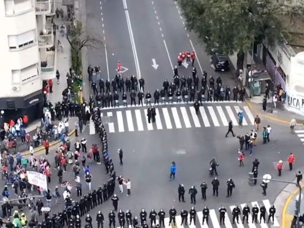 Efectivos de la Policía Federal despejaron el frente del Congreso
