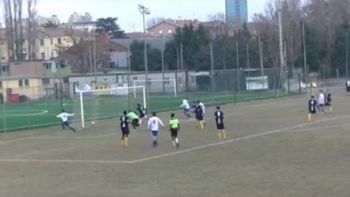 Tras pasar a seis rivales, Francesco Barranca metió un golazo en Italia Tras pasar a seis rivales, Francesco Barranca metió un golazo en Italia