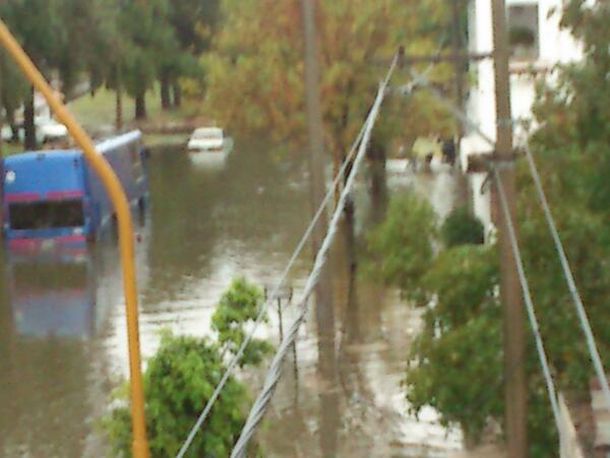Se inundó Santa Fe: piden que la gente no salga de las casas