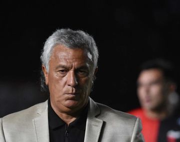 Pipo Gorosito dejó de ser el entrenador de Colón