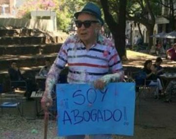 El hombre tiene 82 años