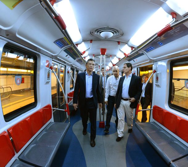 Macri inauguró dos estaciones estaciones de subte: Cómo viajan los argentinos es central
