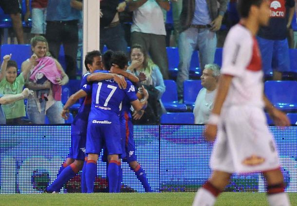 Tigre derrotó a Newells y San Lorenzo es único puntero