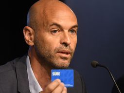 Dietrich volvió de Punta del Este para anunciar el boletazo y ahora pasea por Europa