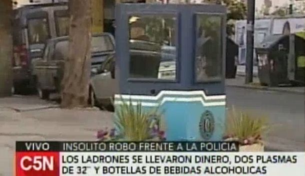 Insólito robo frente al departamento central de la Policía Federal