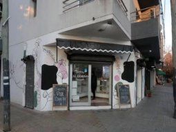 La Plata: un ladrón ingresó a robar a una panadería y abusó de una empleada